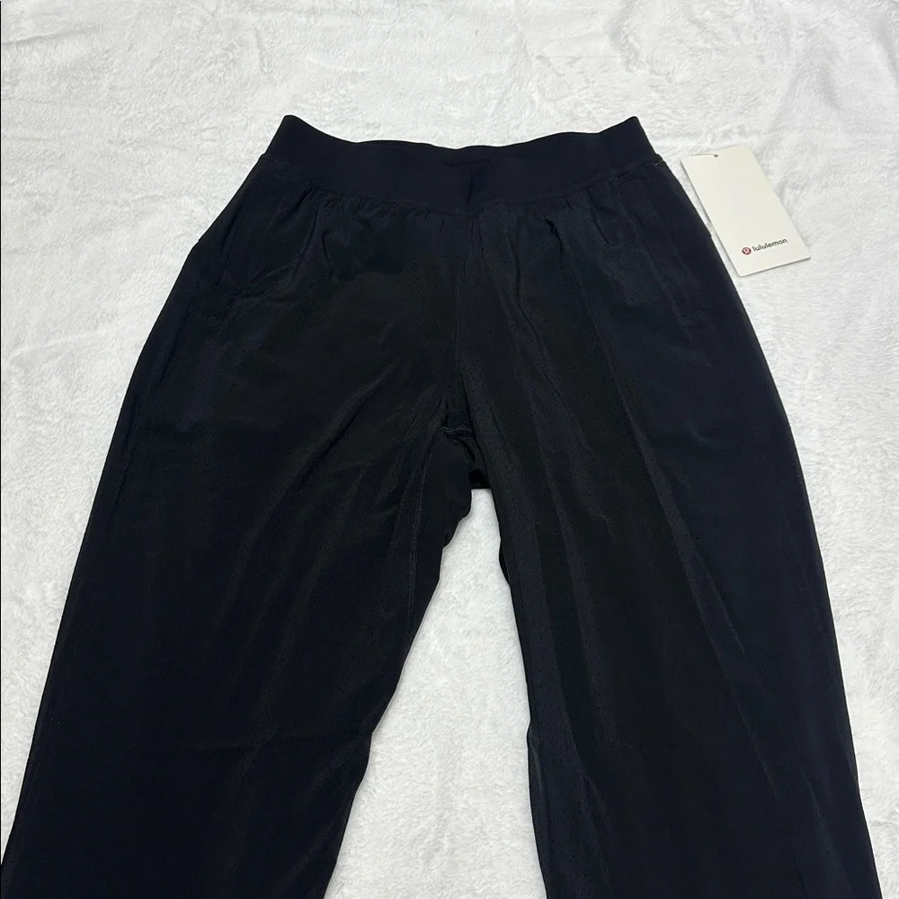 Lululemon | size 6 | adapted state perforated HR jogger